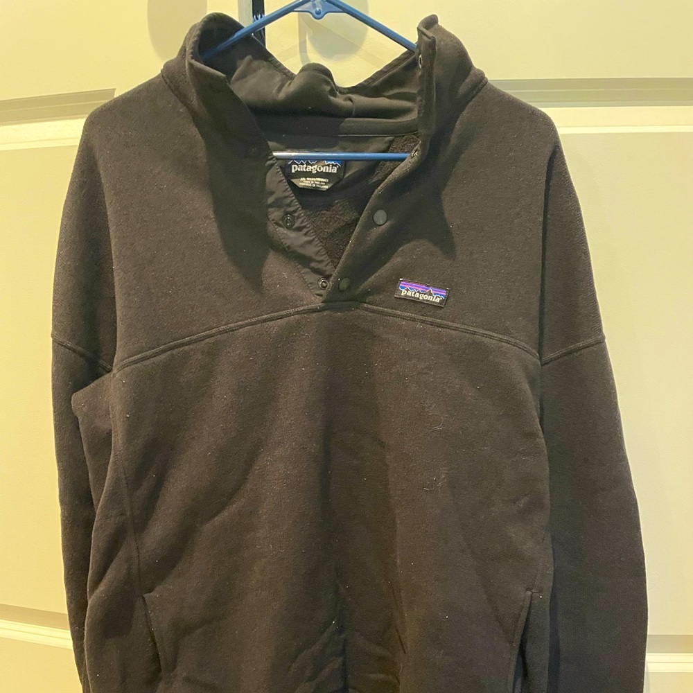 Black Patagonia 1/4 button up sweater